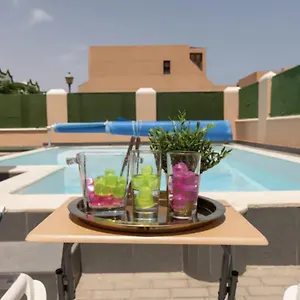 apartamento-con-piscina-privada-en-caleta-de-fuste.in-canary-islands.com/
