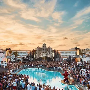 Ushuaia Ibiza - Adults Only - Club Entrance Included מלון